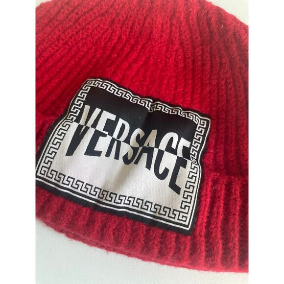 VERSACE KNITTED BEANIE HAT WOOL RED LOGO PATCHED MADE IN ITALY AUTHENTIC‎ ICONIC
